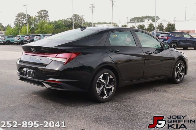 Used 2023 Hyundai Elantra SEL w/ Convenience Package FWD image 7