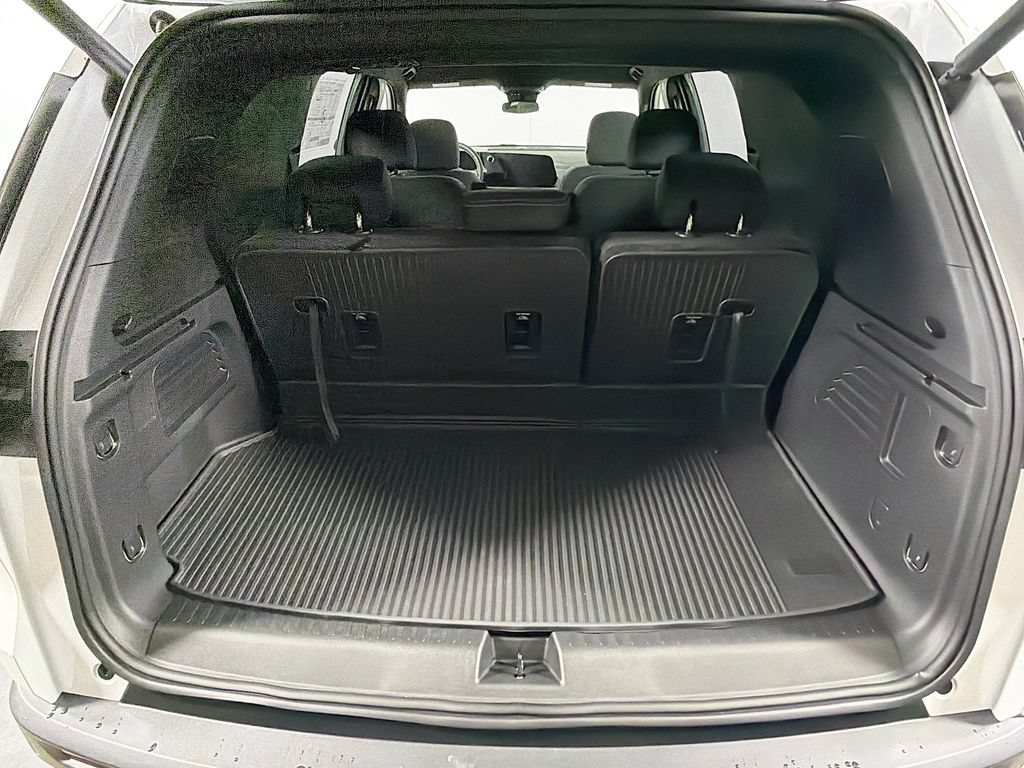 New 2026 Chevrolet Traverse LT w/ LPO, Floor Liner Package AWD/4WD image 21