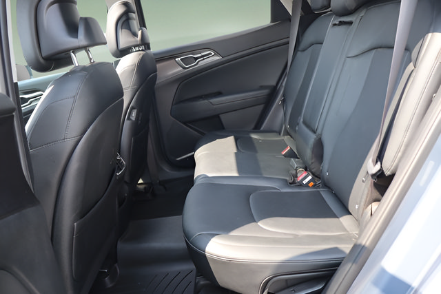 Used 2025 Kia Sportage EX w/ Premium Package FWD image 41