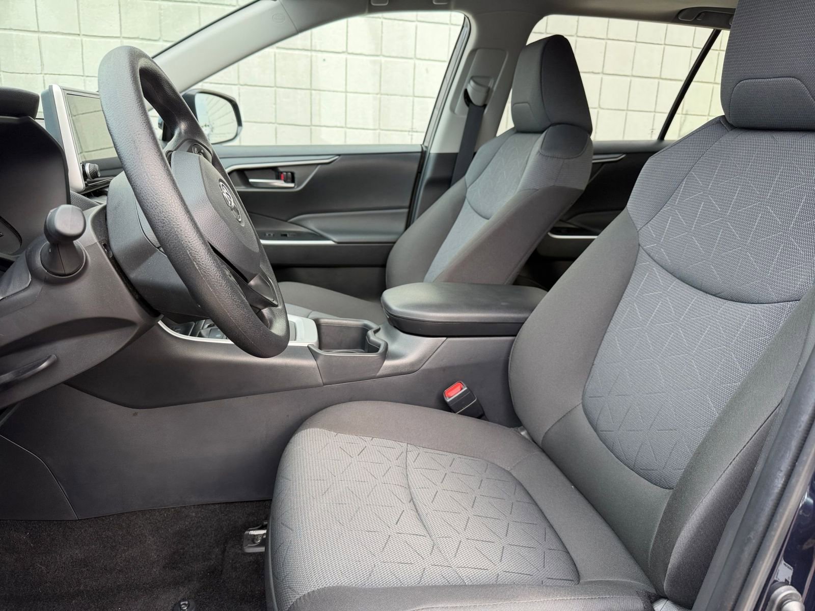 Used 2025 Toyota RAV4 XLE w/ Convenience Package image 27