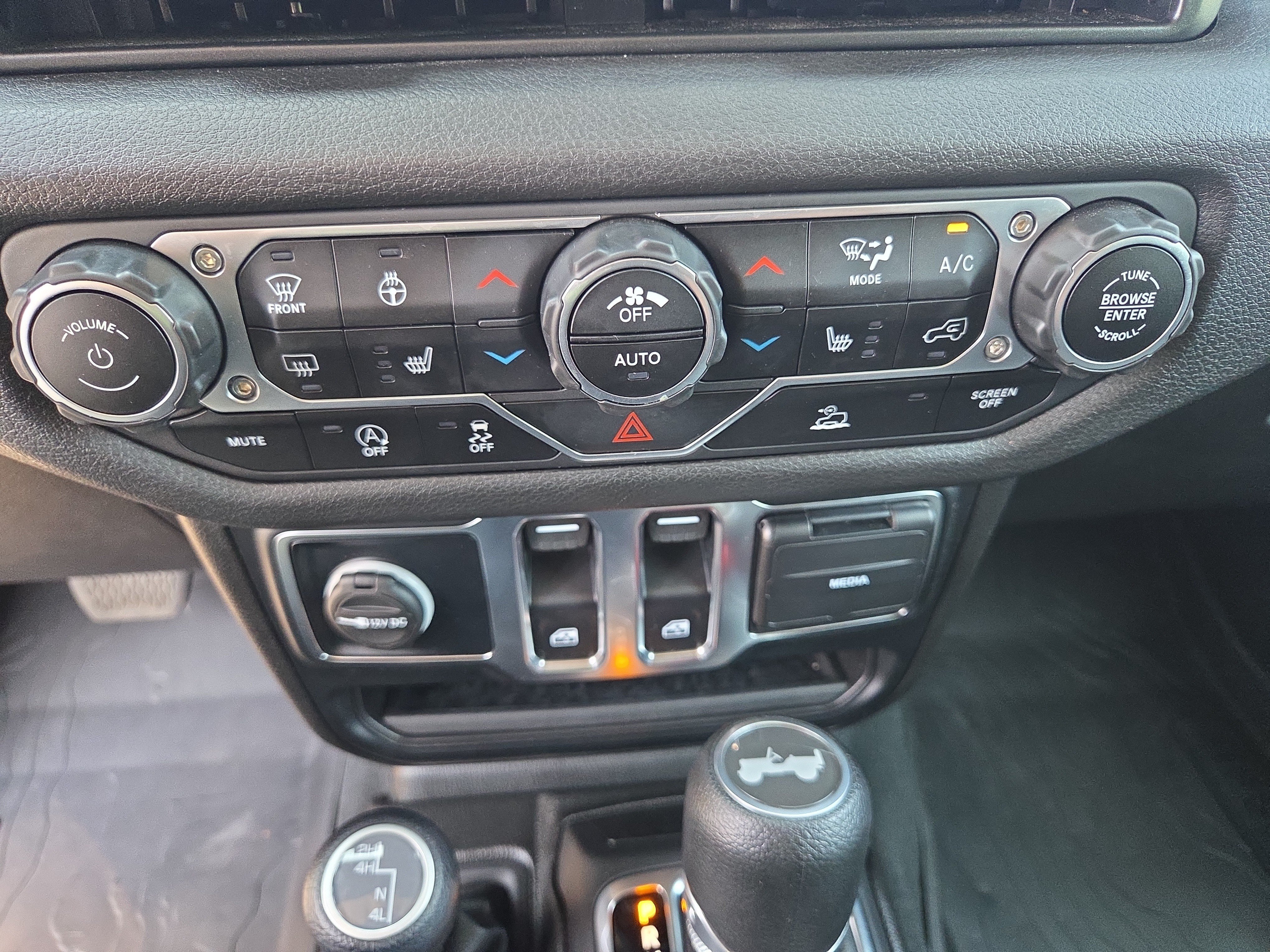 Used 2024 Jeep Wrangler Sport AWD/4WD image 24