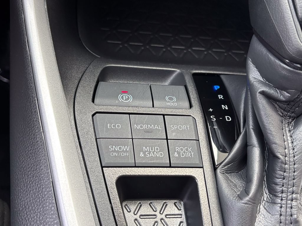 Used 2025 Toyota RAV4 XLE w/ Convenience Package AWD/4WD image 34