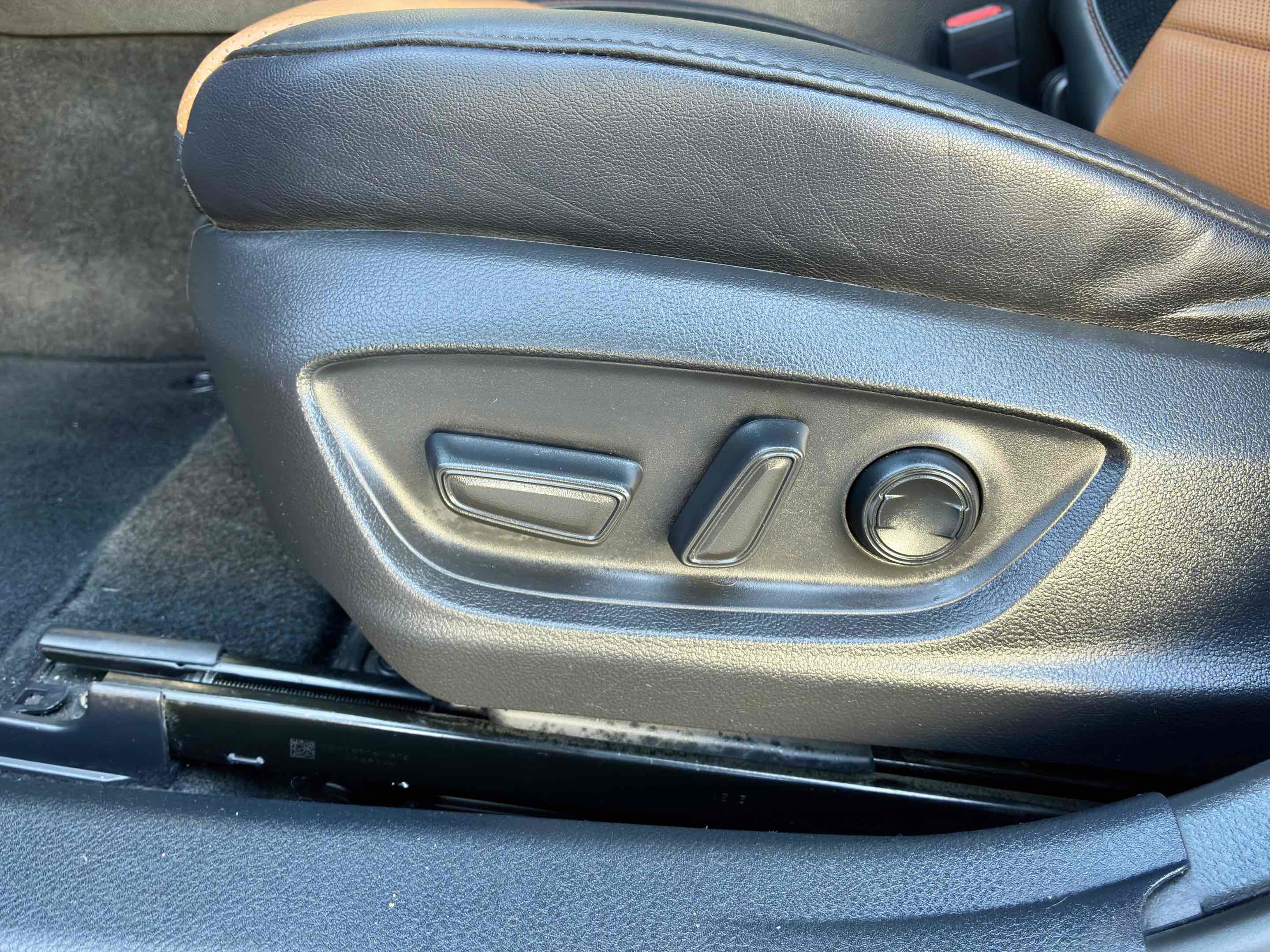 Used 2021 Toyota Avalon XSE w/ Carpet Mat Package (TMS) FWD image 46