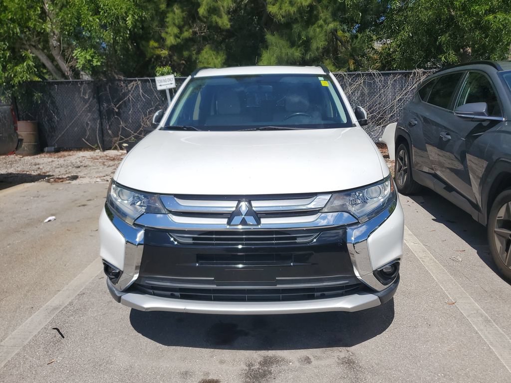 Used 2016 Mitsubishi Outlander SEL FWD image 2