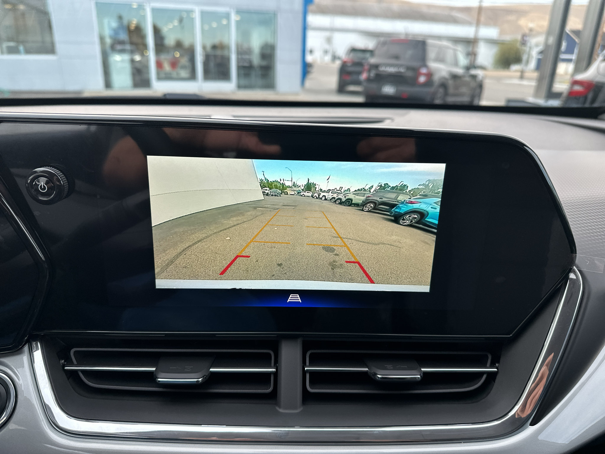 New 2026 Chevrolet Trax LT w/ LT Convenience Package FWD image 27