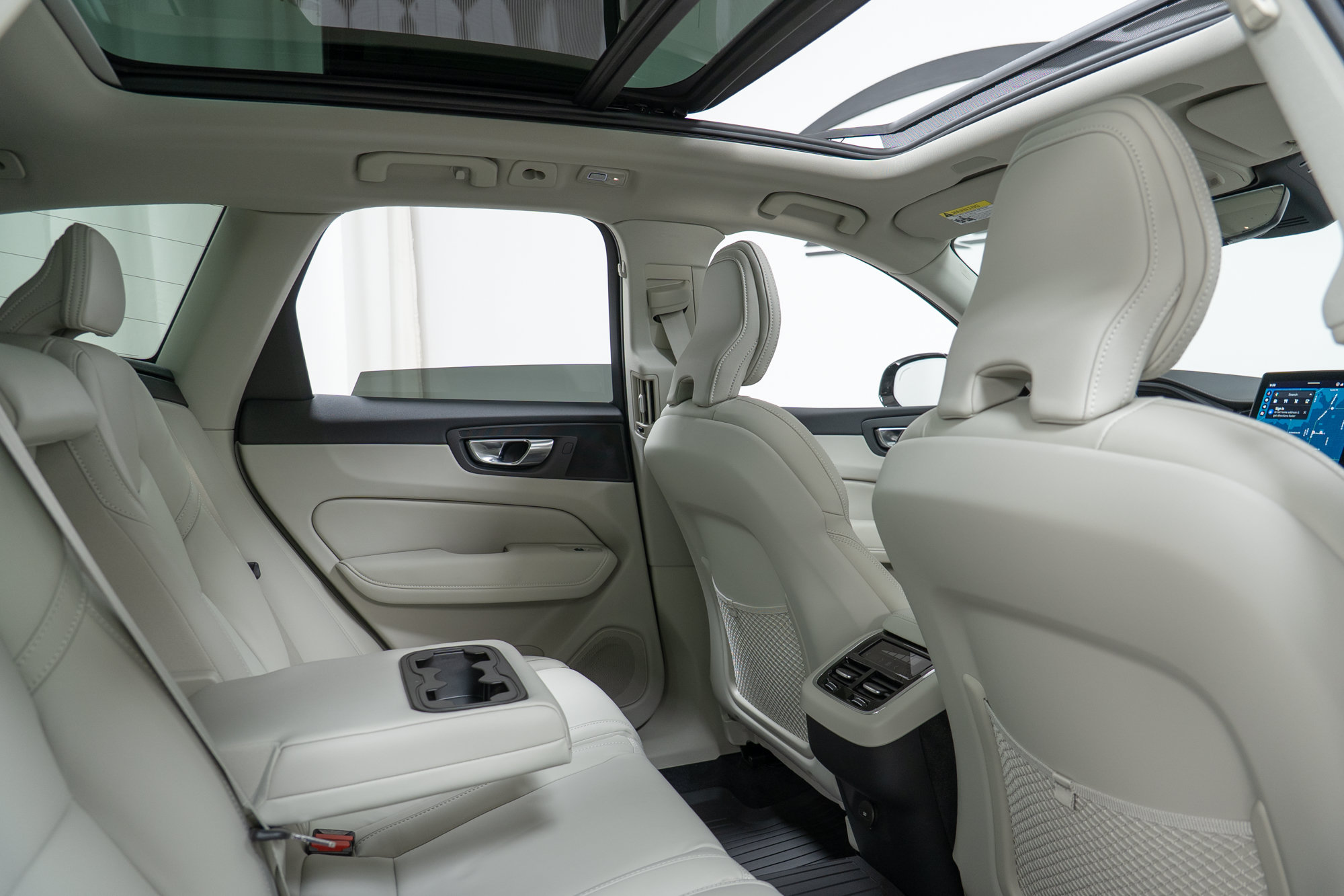 New 2027 Volvo XC60 B5 Ultra AWD/4WD image 23