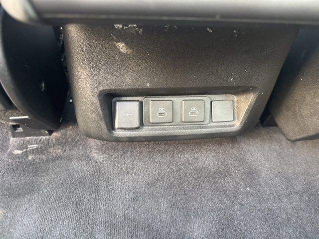 Used 2023 Land Rover Discovery S image 31