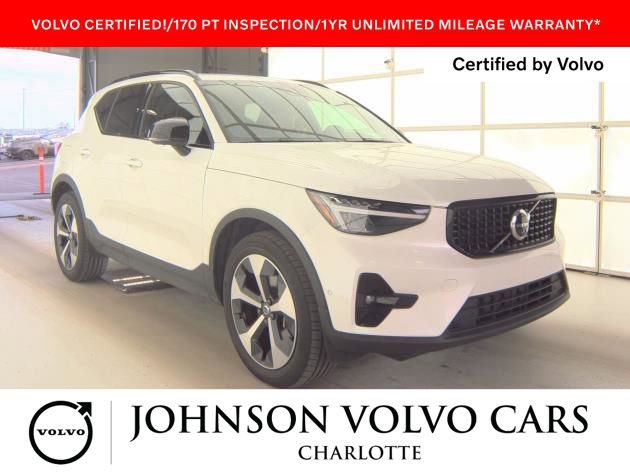 Used 2025 Volvo XC40 B5 Plus image 1