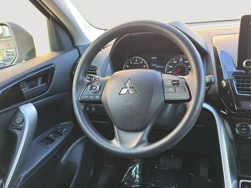 Used 2024 Mitsubishi Eclipse Cross AWD image 12