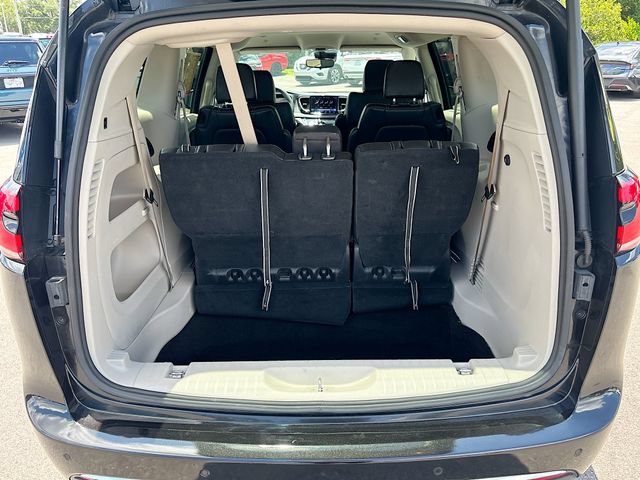 Used 2023 Chrysler Pacifica Touring-L FWD image 27