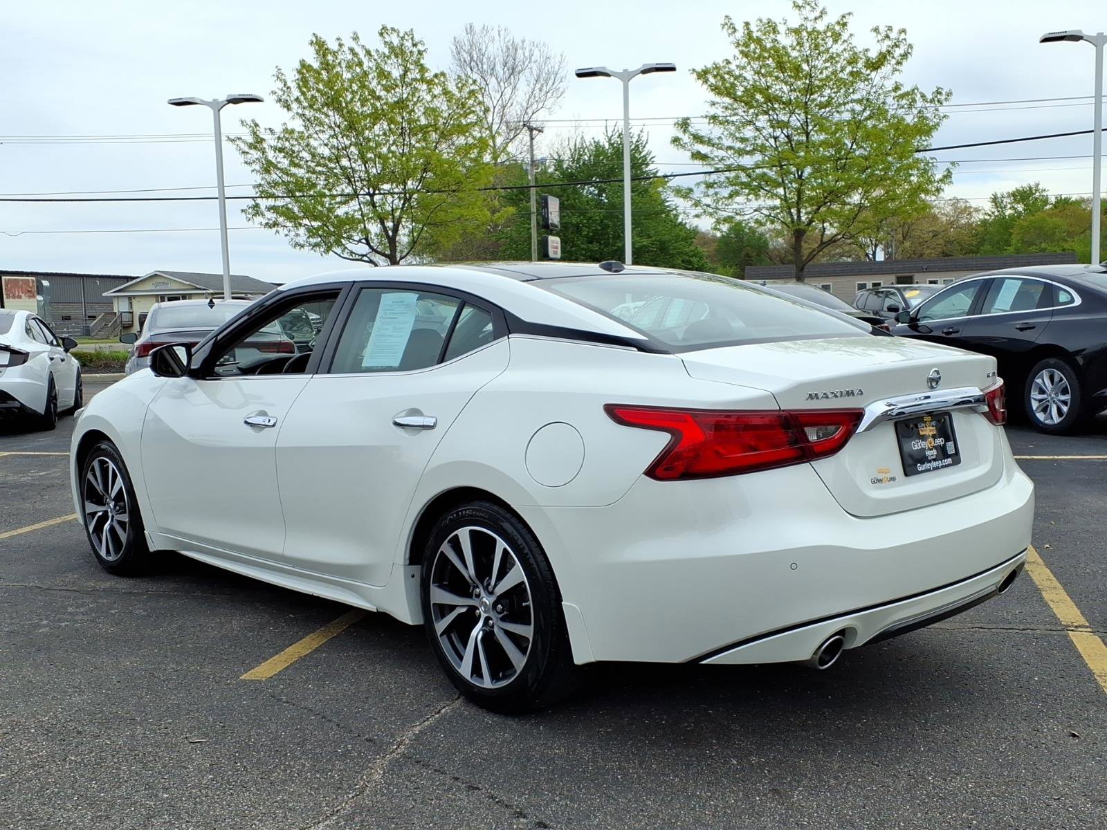 Used 2016 Nissan Maxima Platinum w/ Interior Lighting Package FWD image 10