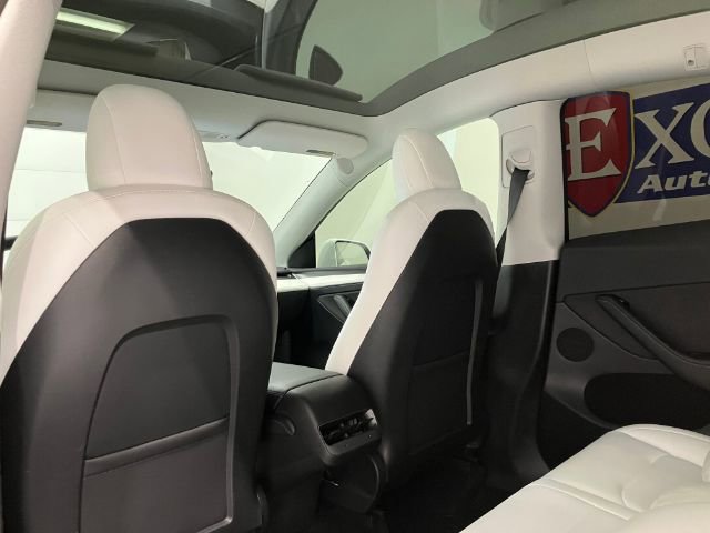 Used 2022 Tesla Model Y Long Range image 28
