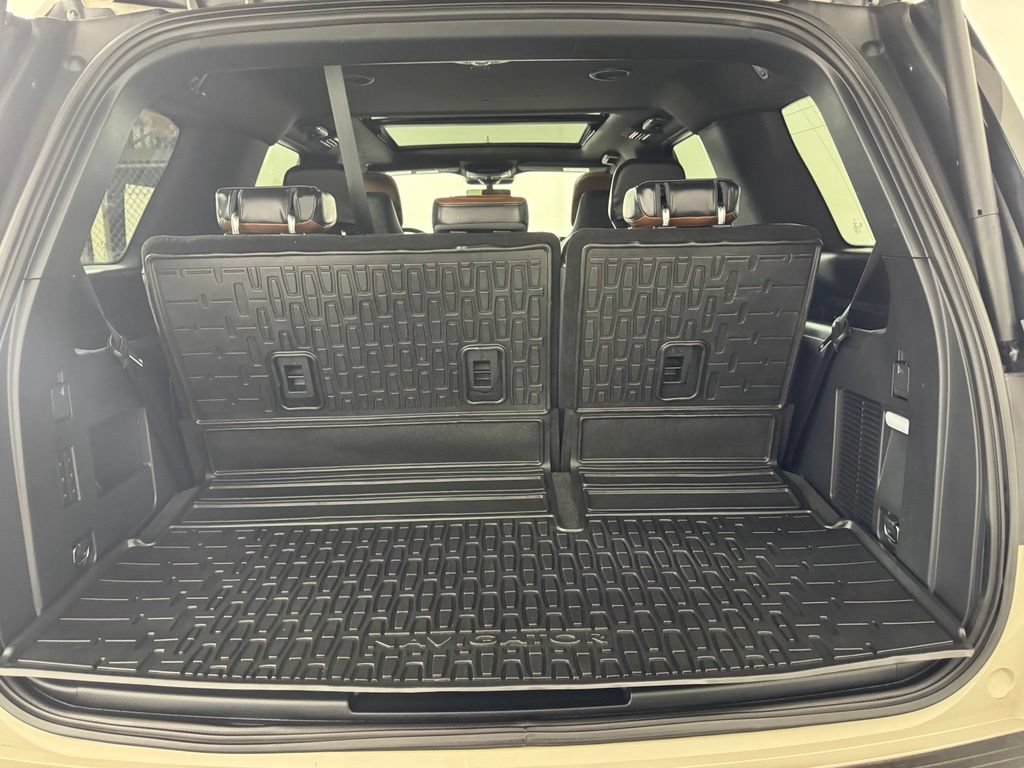 Used 2024 Lincoln Navigator Reserve w/ Monochromatic Package AWD/4WD image 13