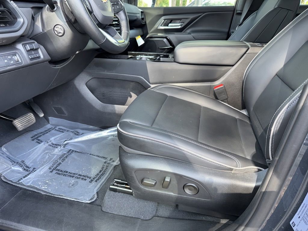 Used 2025 Chevrolet Silverado EV LT AWD/4WD image 24