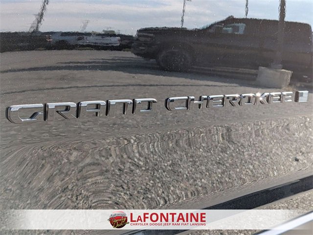New 2025 Jeep Grand Cherokee Limited w/ Black Appearance Package image 10