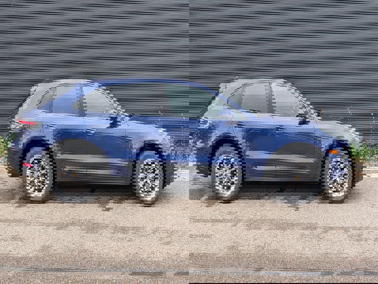 Used 2025 Porsche Macan image 25