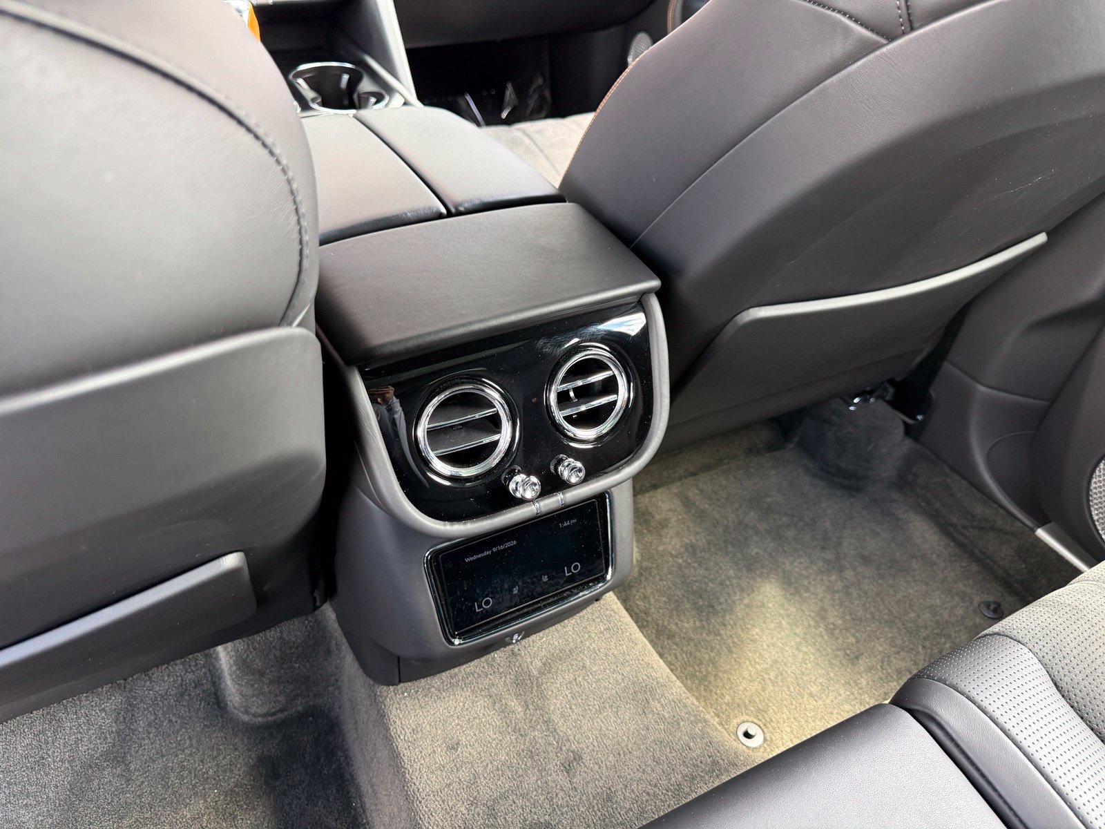 Used 2023 Bentley Bentayga AWD/4WD image 40