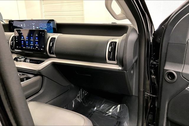 Used 2025 Ford Expedition Active image 19