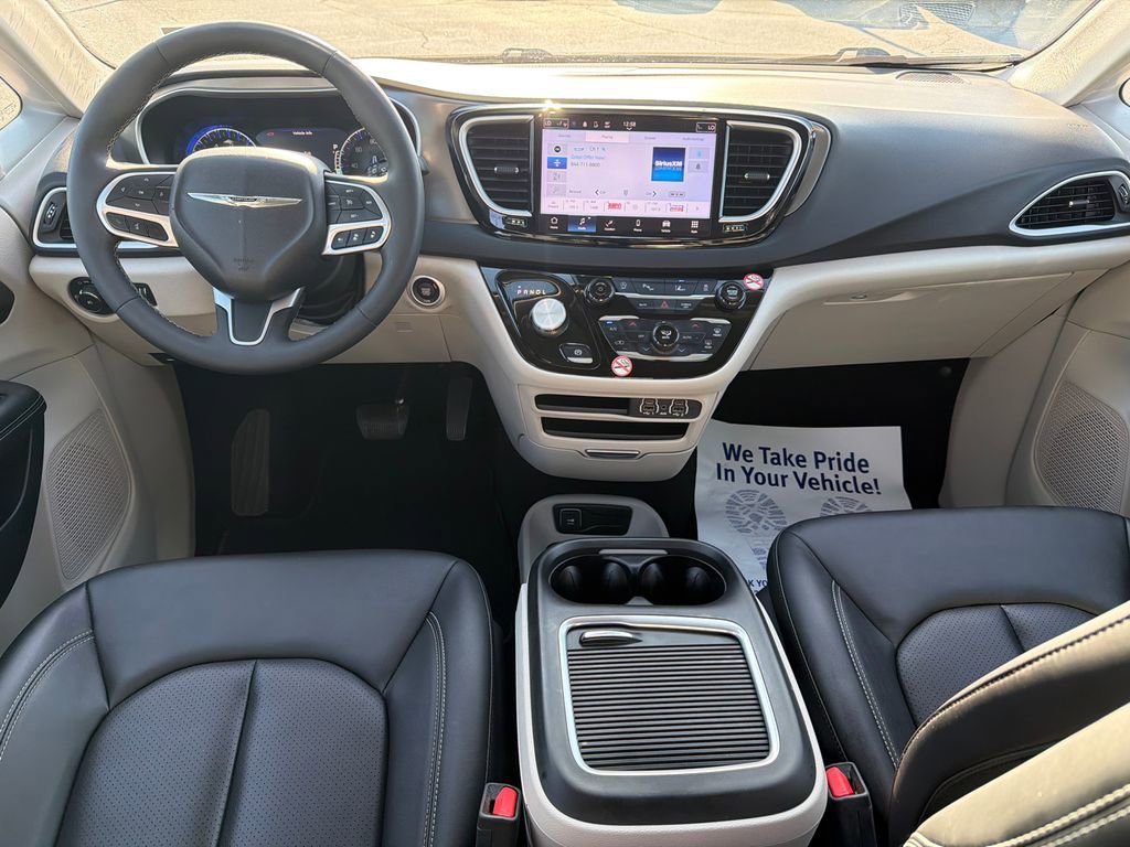 Used 2024 Chrysler Pacifica Touring-L FWD image 21