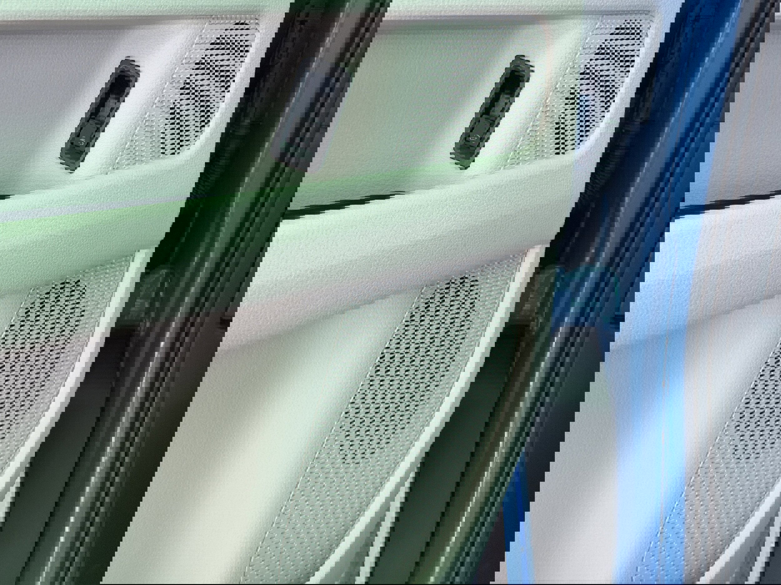 New 2025 Volkswagen ID. Buzz 1st Edition image 17