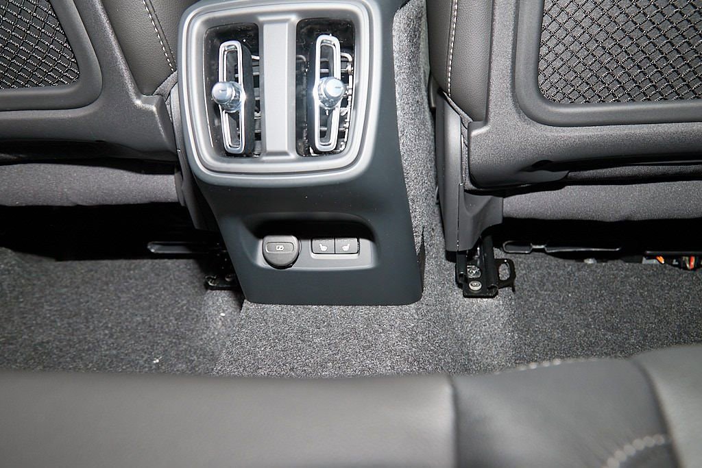 New 2026 Volvo XC40 B5 Plus w/ Protection Package Premier image 23