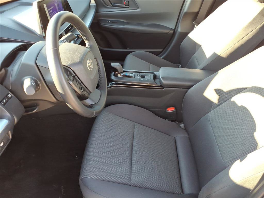 Certified 2025 Toyota Prius LE FWD image 12