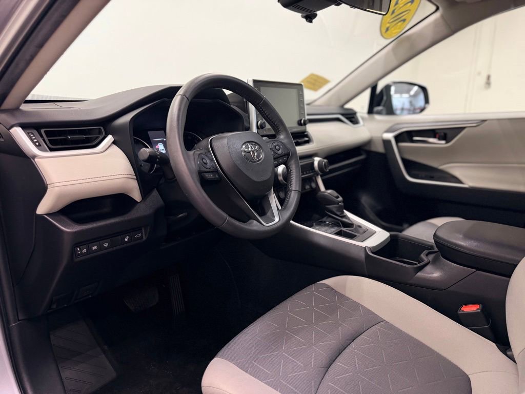 Used 2022 Toyota RAV4 XLE w/ Convenience Package AWD/4WD image 13
