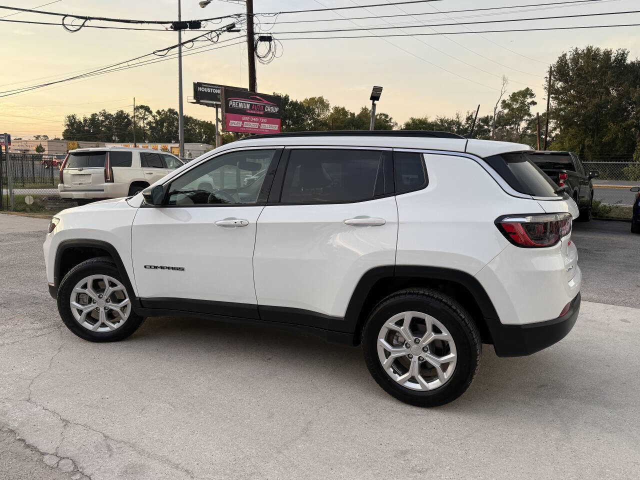 Used 2024 Jeep Compass Latitude image 7