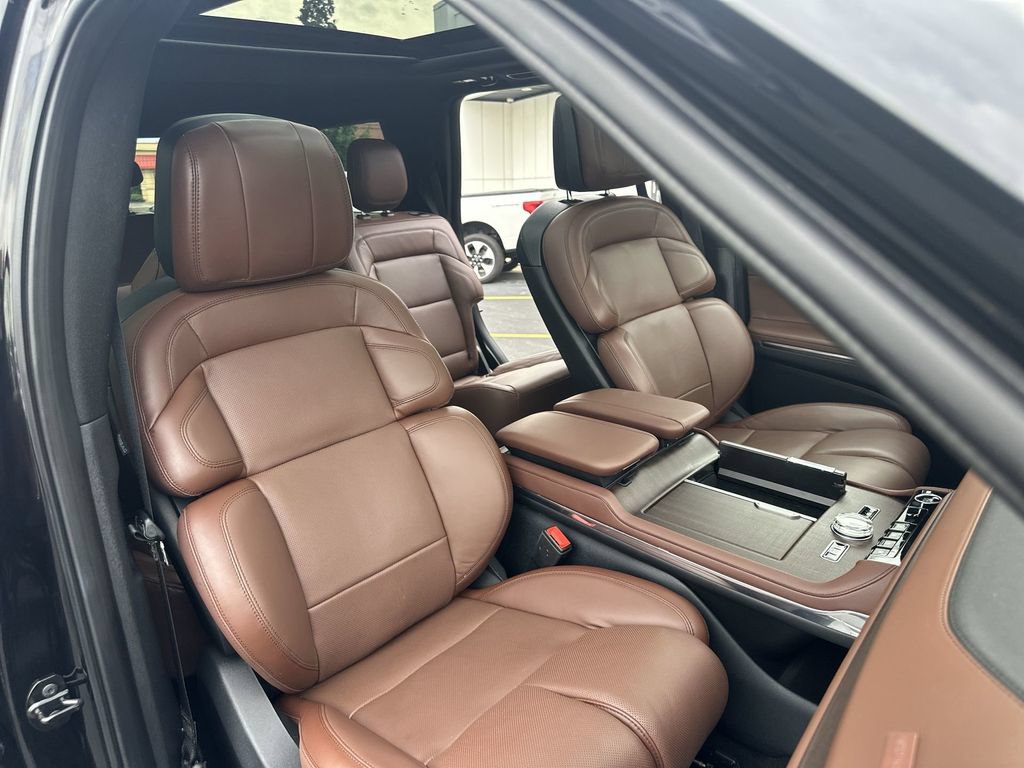 Certified 2025 Lincoln Navigator Reserve AWD/4WD image 28