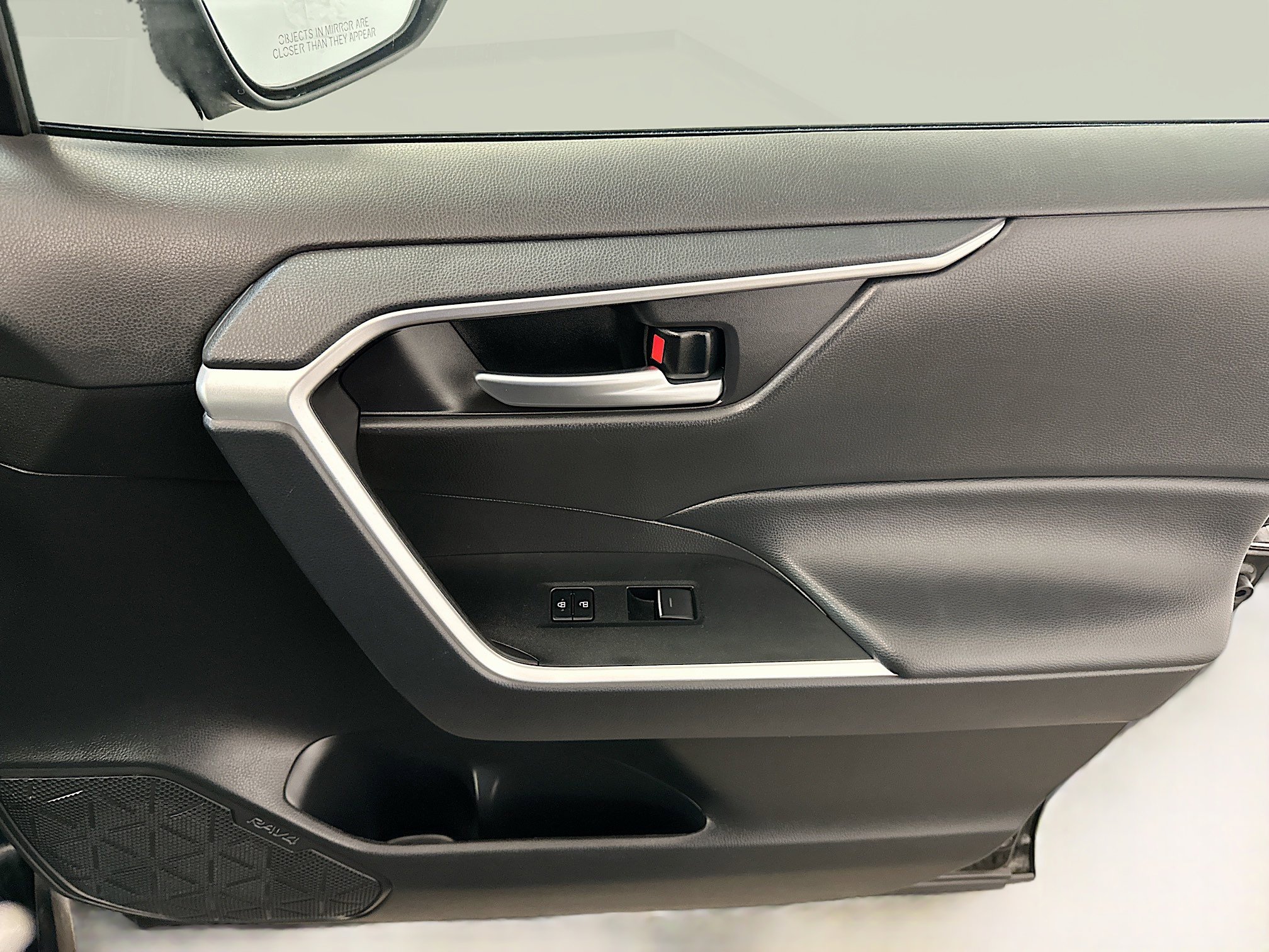 Used 2025 Toyota RAV4 XLE image 35