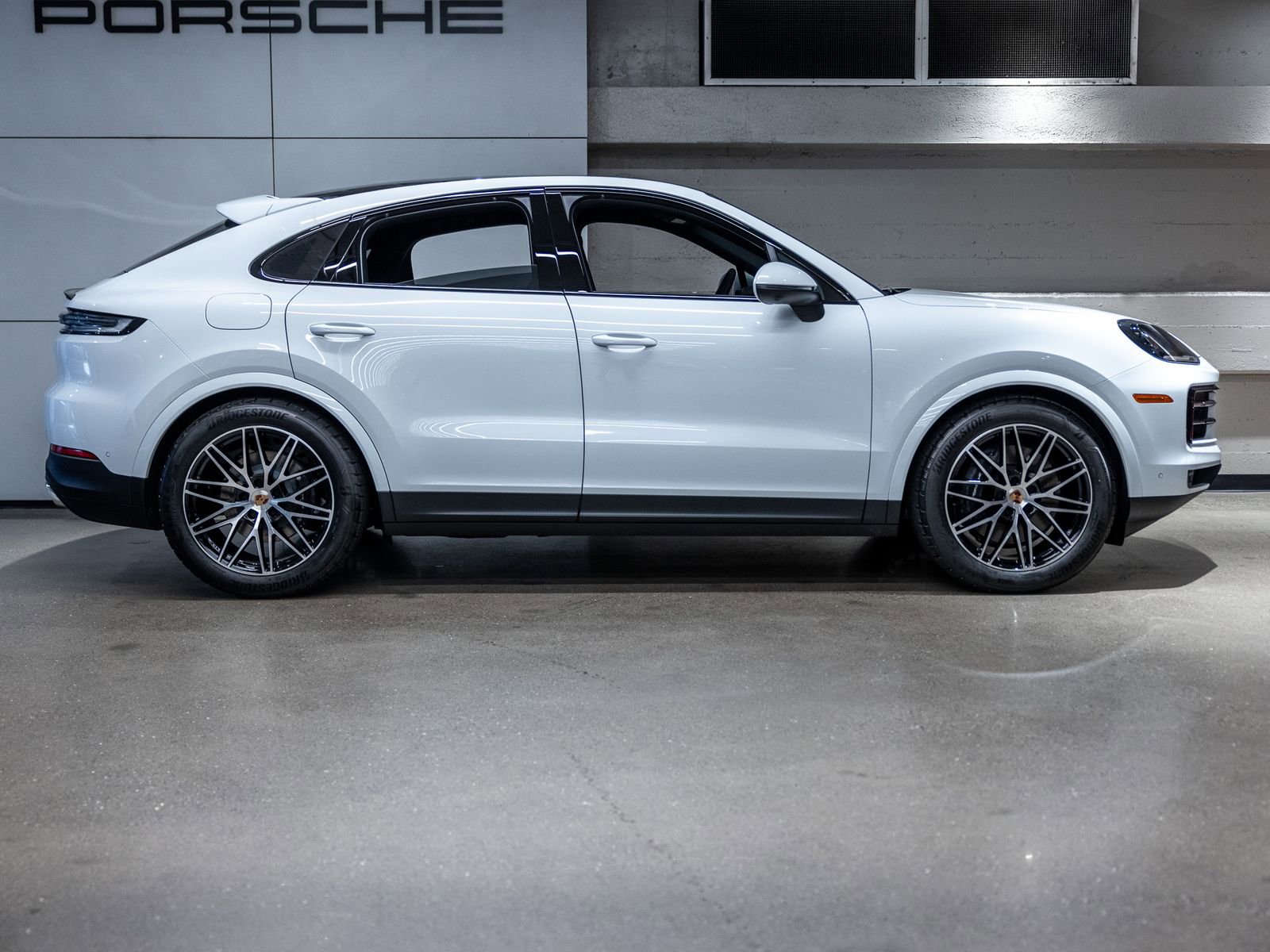 New 2026 Porsche Cayenne Coupe AWD/4WD image 9
