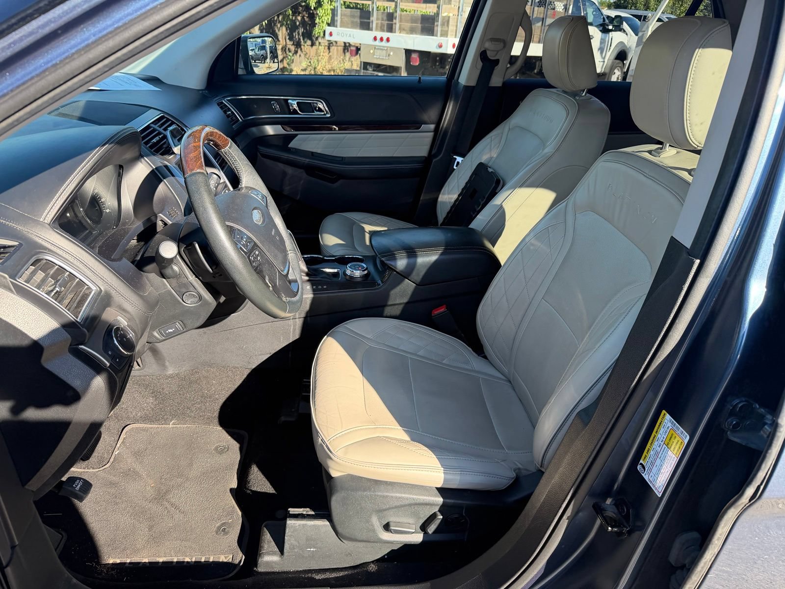 Used 2019 Ford Explorer Platinum AWD/4WD image 10