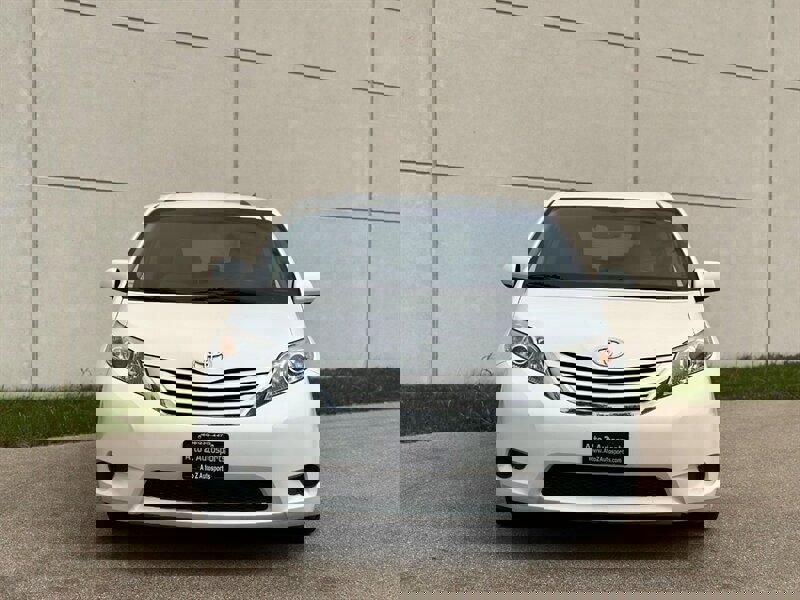 Used 2016 Toyota Sienna LE image 5