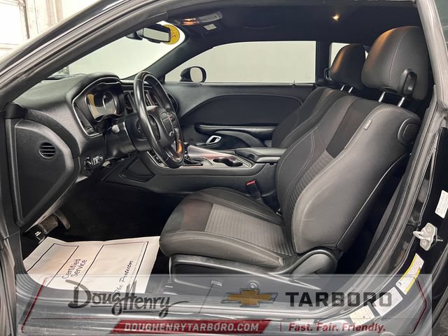 Used 2016 Dodge Challenger SXT RWD image 31