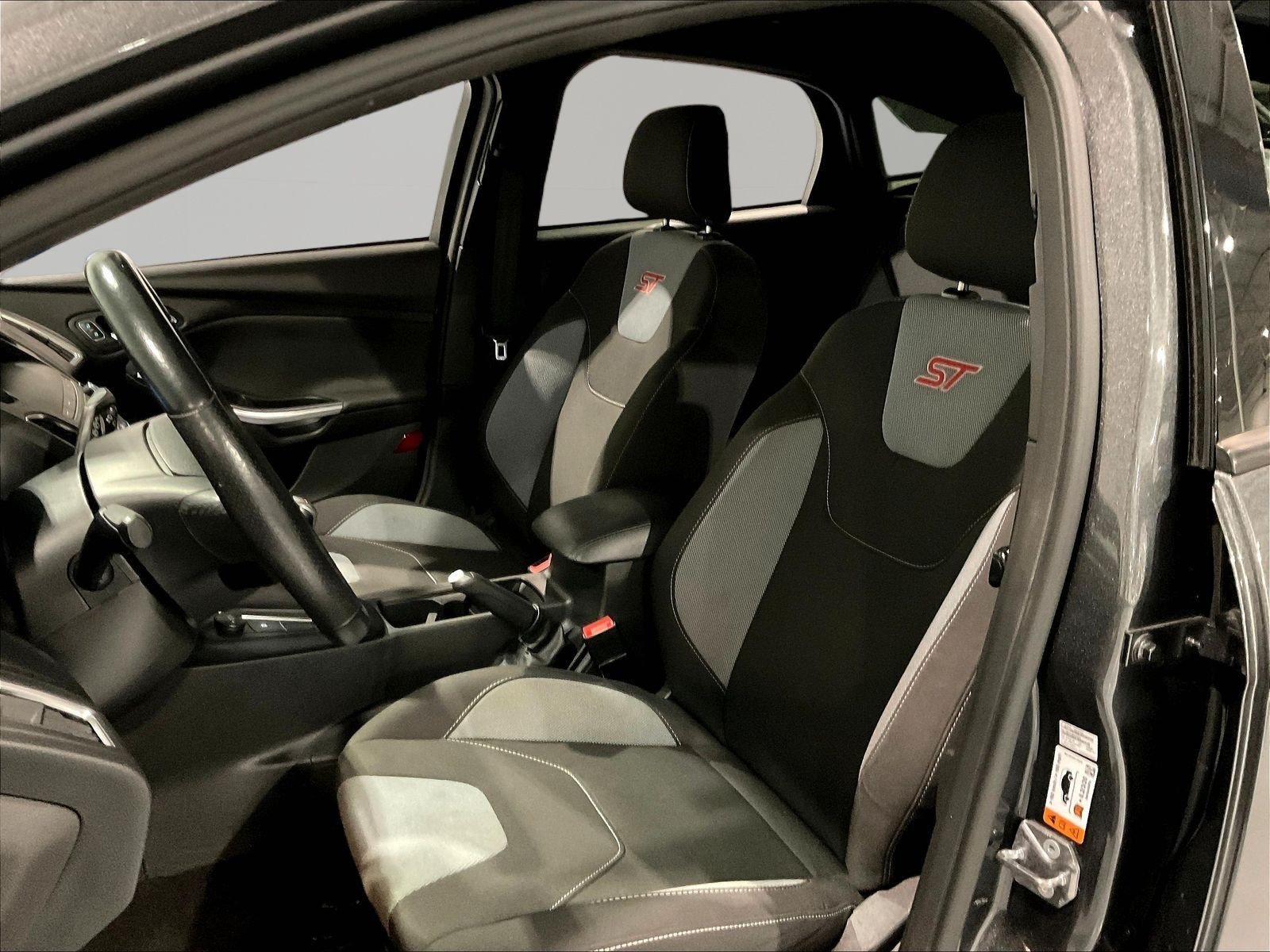 Used 2018 Ford Focus ST FWD image 20