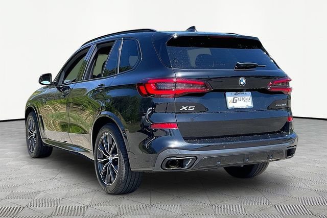 Used 2022 BMW X5 xDrive40i w/ M Sport Package AWD/4WD image 4