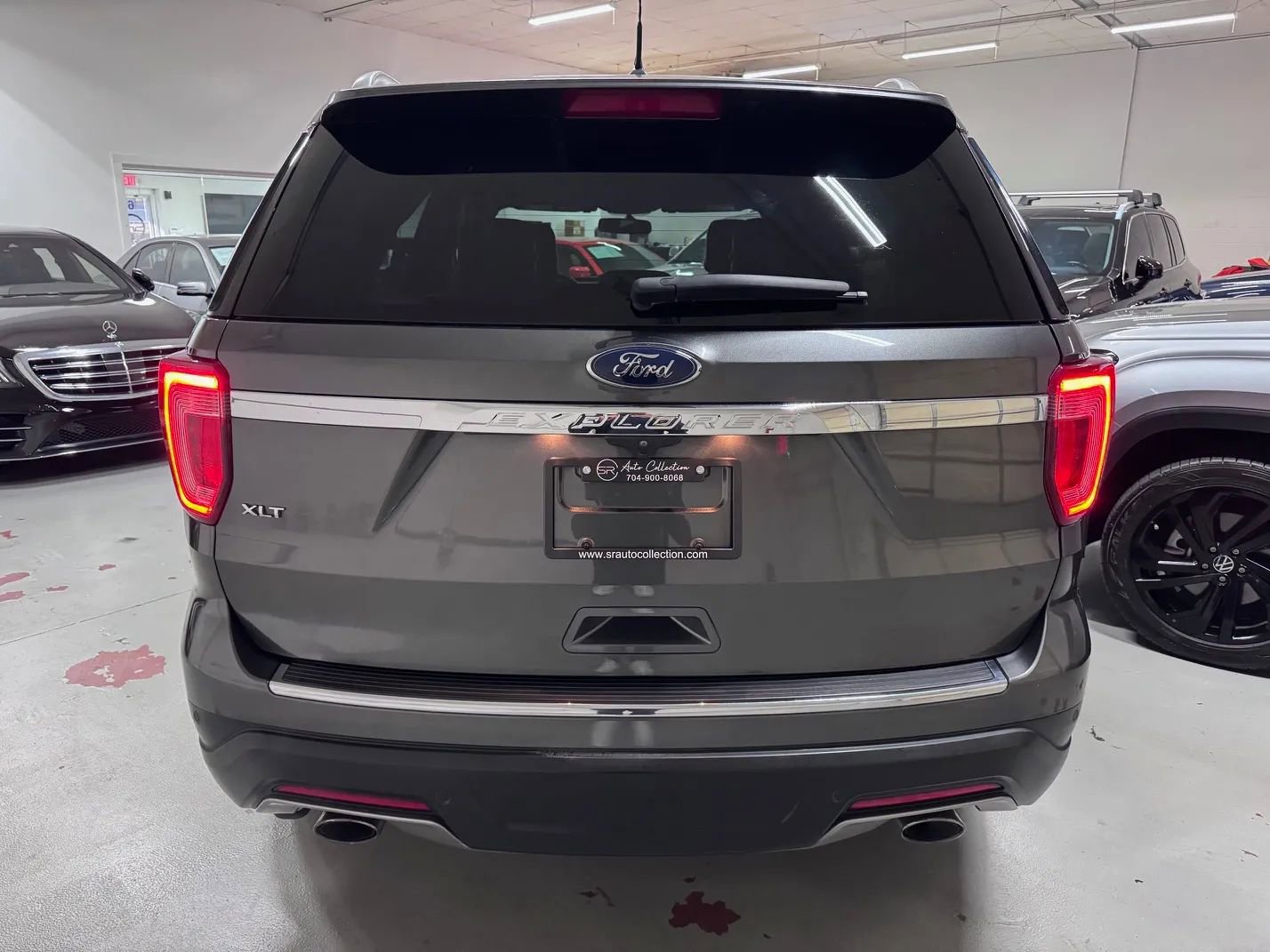 Used 2018 Ford Explorer XLT w/ Equipment Group 202A image 4
