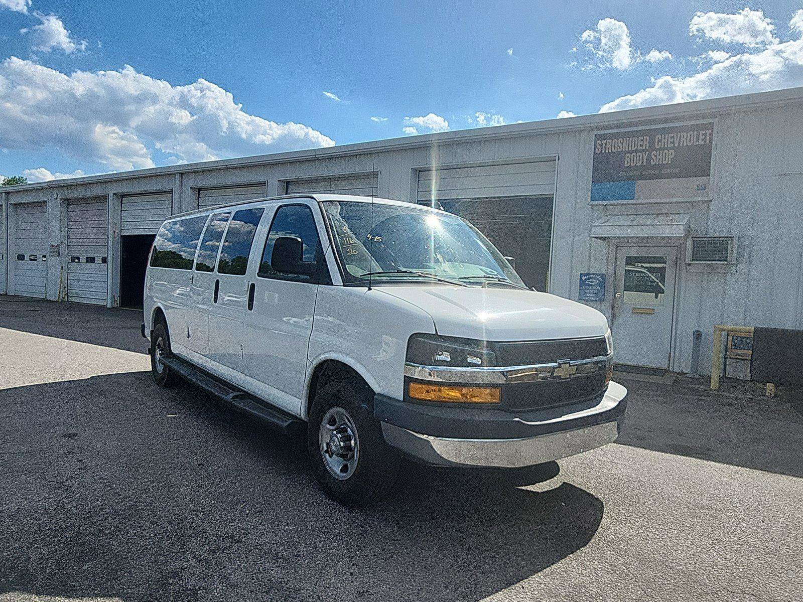 Used 2020 Chevrolet Express 3500 LT w/ LT Preferred Equipment Group RWD image 7