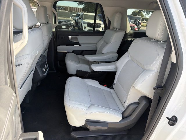Used 2025 Ford Expedition Max Platinum w/ Driver's Package AWD/4WD image 23