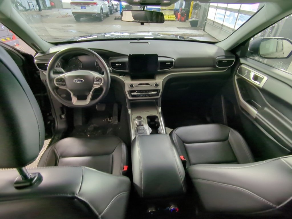 Certified 2022 Ford Explorer XLT w/ Equipment Group 202A image 2