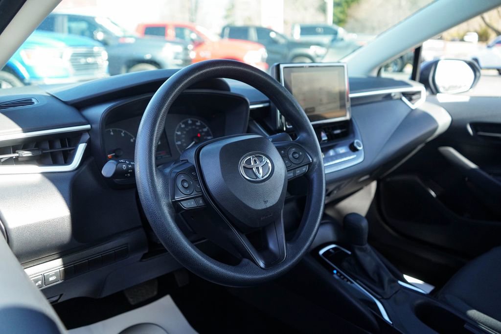Used 2025 Toyota Corolla LE image 6