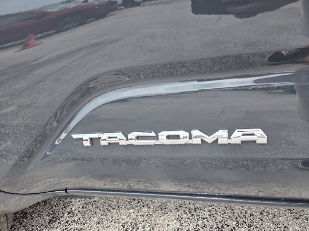 Used 2025 Toyota Tacoma SR5 AWD/4WD image 4