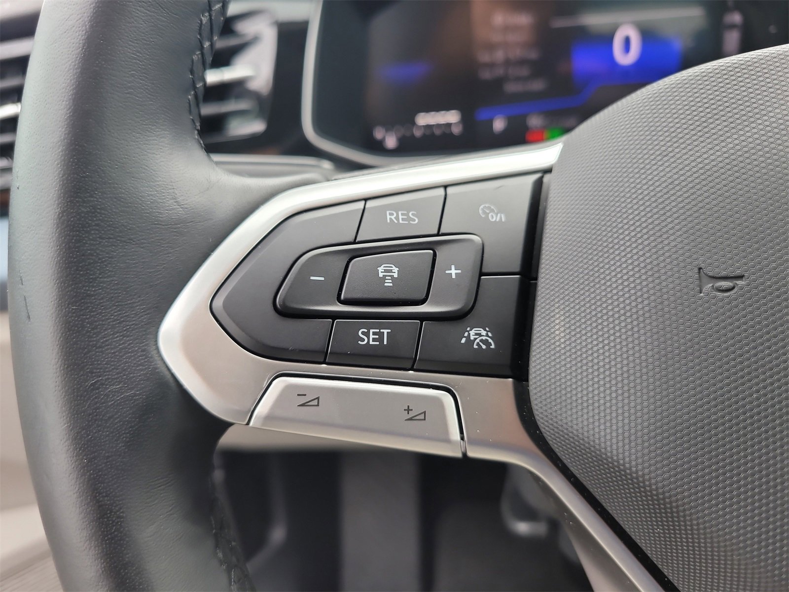 Certified 2025 Volkswagen Jetta SE image 28