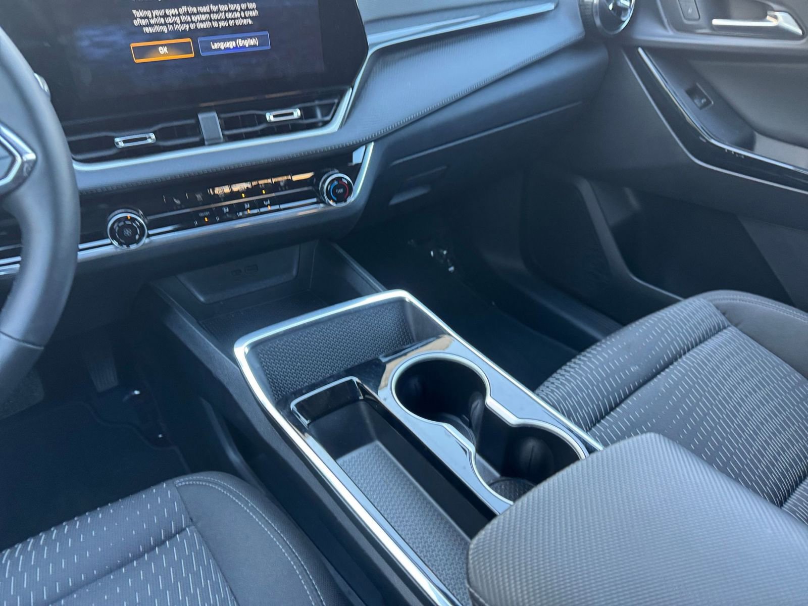 Used 2025 Chevrolet Equinox LT image 40