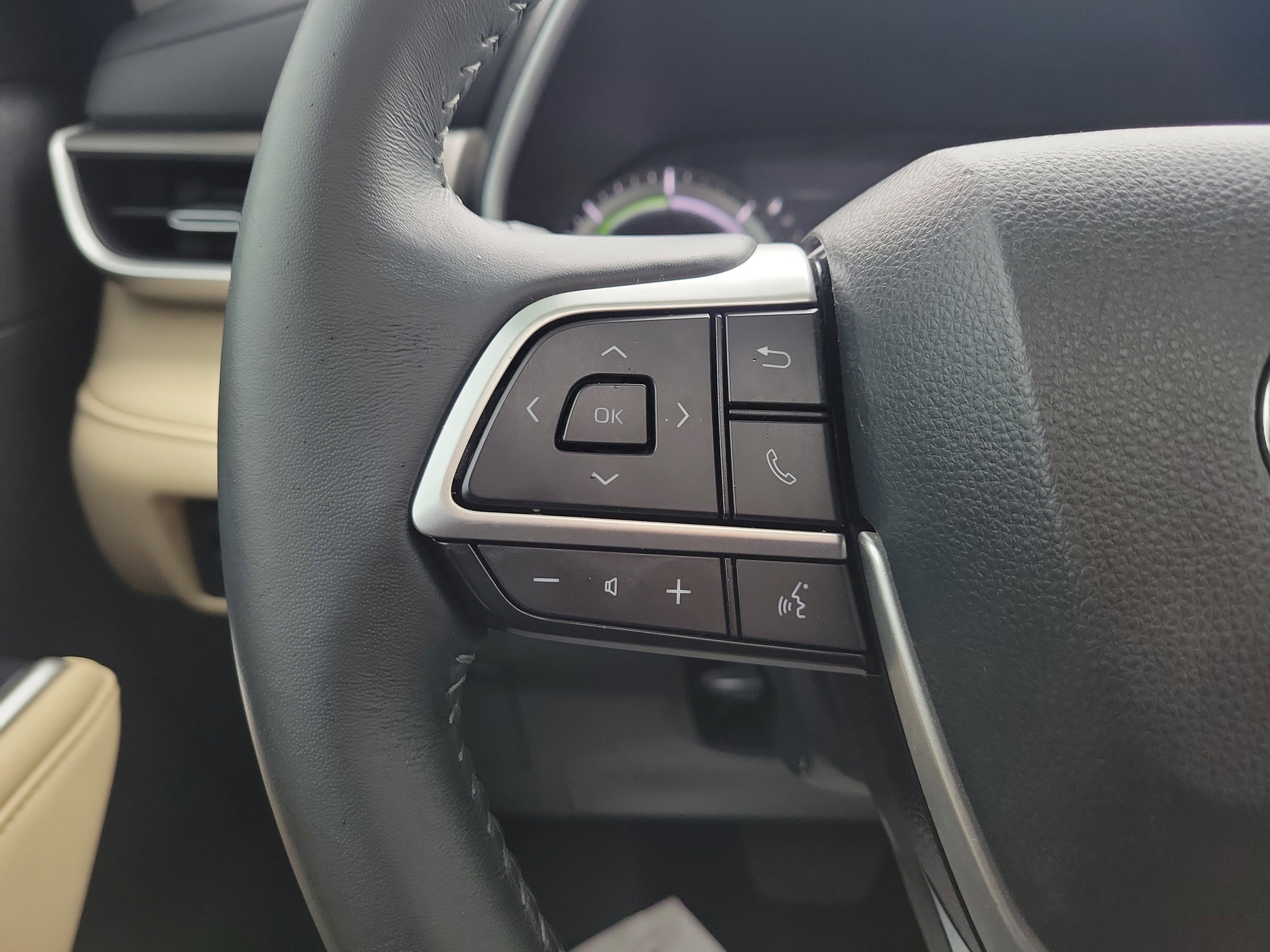 Used 2024 Toyota Highlander XLE image 26