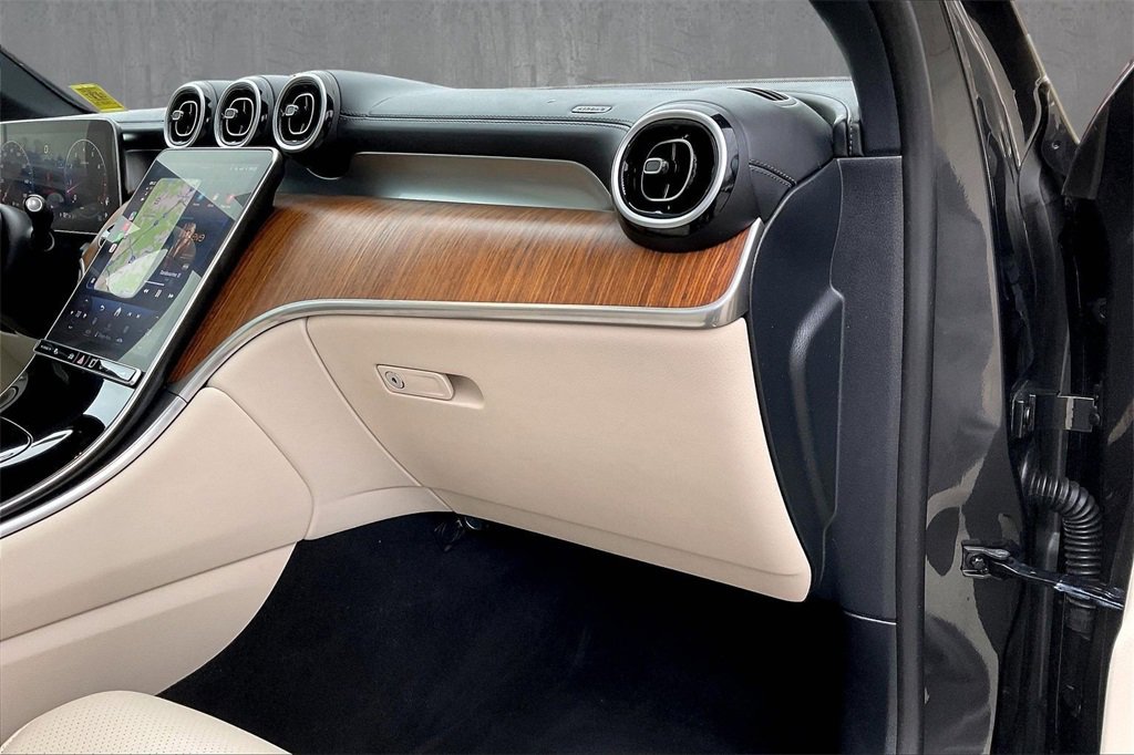 Used 2023 Mercedes-Benz GLC 300 4MATIC image 25