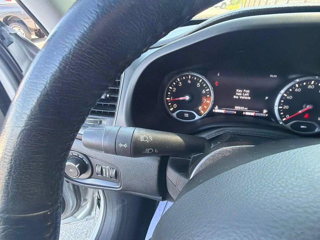 Used 2018 Jeep Renegade Limited w/ UConnect 8.4 Nav Group AWD/4WD image 31