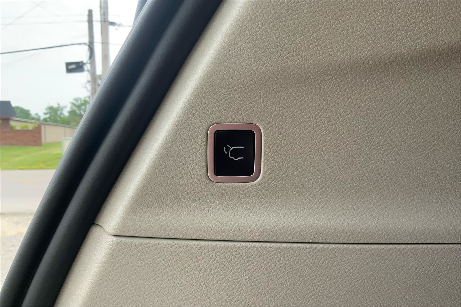 Used 2023 Chrysler Pacifica Touring-L FWD image 31