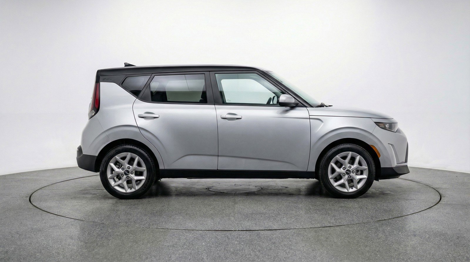 Used 2025 Kia Soul LX w/ LX Technology Package FWD image 9