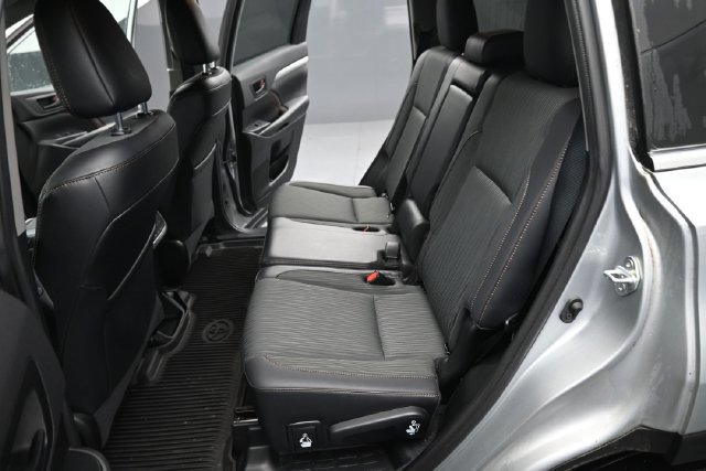 Used 2019 Toyota Highlander Plus AWD/4WD image 10